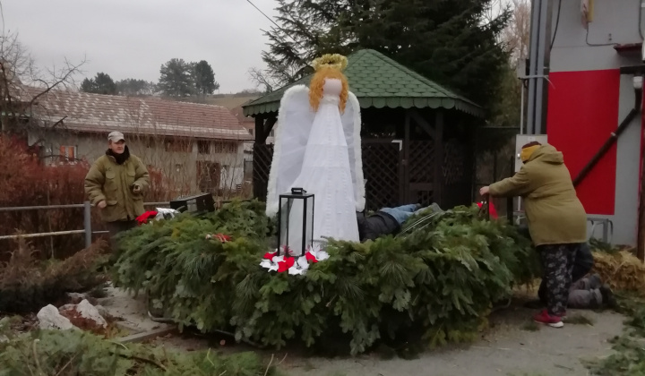 Adventný veniec s anjelom 2021