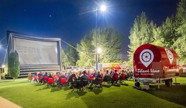 Fotka - Túlavé kino v Iliašovciach